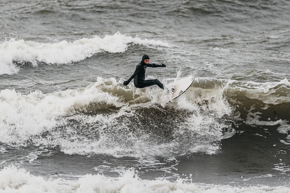 Domas Rimeika surfing