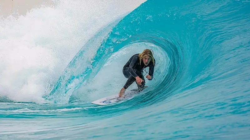 Ocean alley surfing