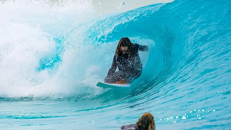 Ocean alley surfing