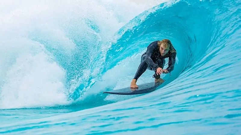 Ocean alley surfing