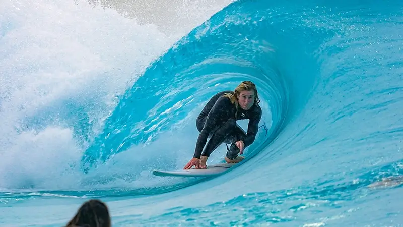 Ocean alley surfing